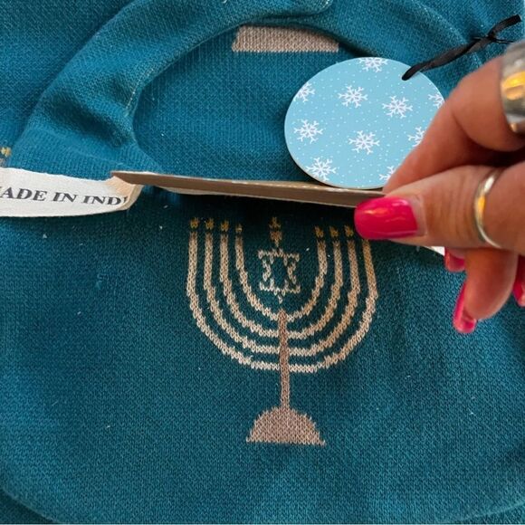 HANUKKAH Blue & Ivory Knit Reversible Baby Blanket and Bib Set NWT - Picture 3 of 12